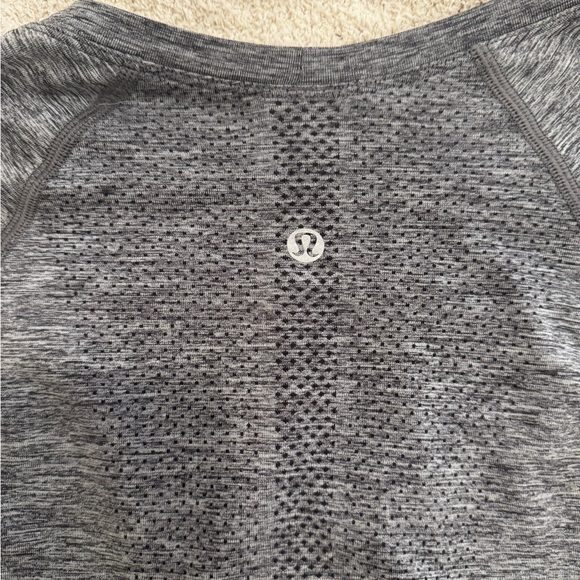 Grey long sleeve swiftly tech size 4 - Picture 2 of 4